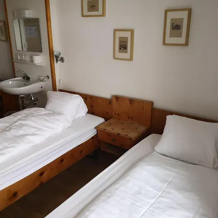 Hotel Historisches Piz Ela *