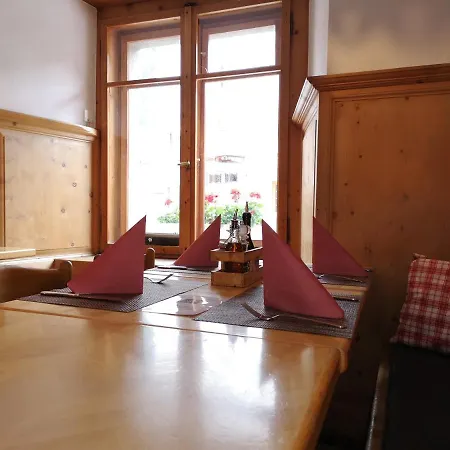 Hotel Historisches Piz Ela