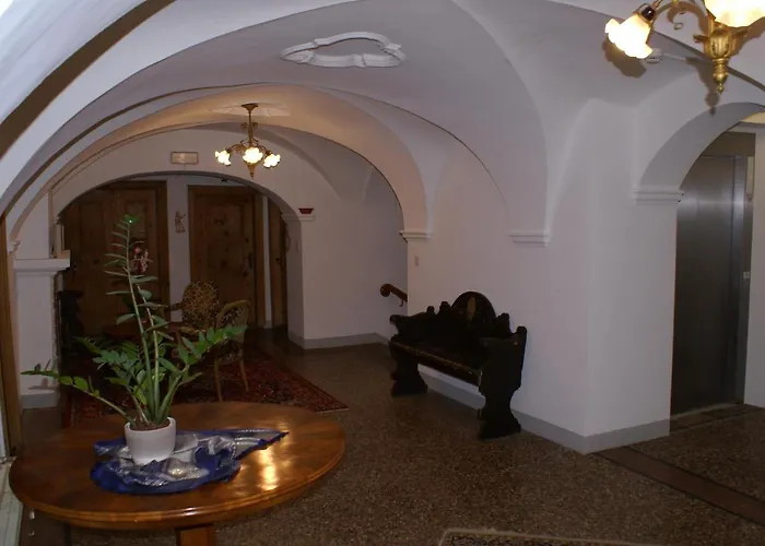 Hotel Historisches Piz Ela *