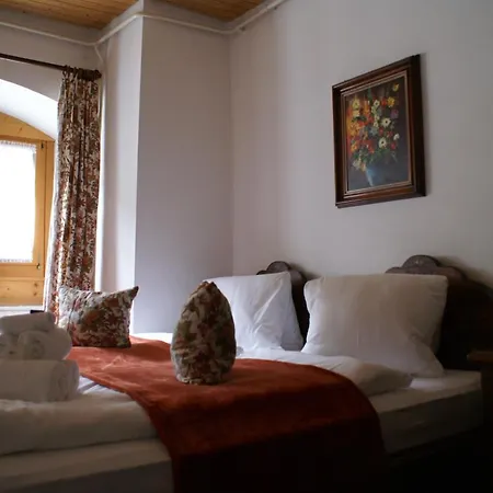 מלון Historisches Piz Ela *