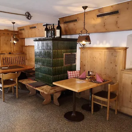 Historisches Piz Ela מלון